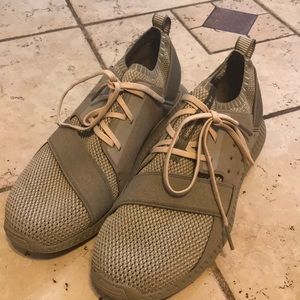 Boys Under Armour shoes